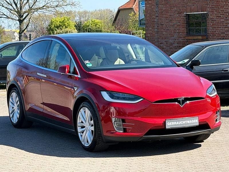 Second-hand Tesla Model X 386 kW (525 CP) 2017 Roșu SUV