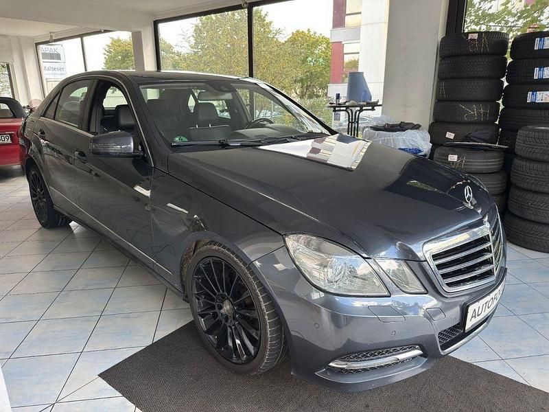 Grau Gebraucht 2013 Mercedes E220 Avantgarde Limousine | 15.990 € (Fairer Preis) - Bild 1/4