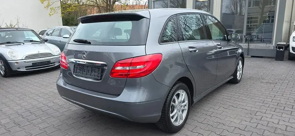 Gebraucht Mercedes B200 156 PS (114 kW) 2012 Grau Kleinwagen