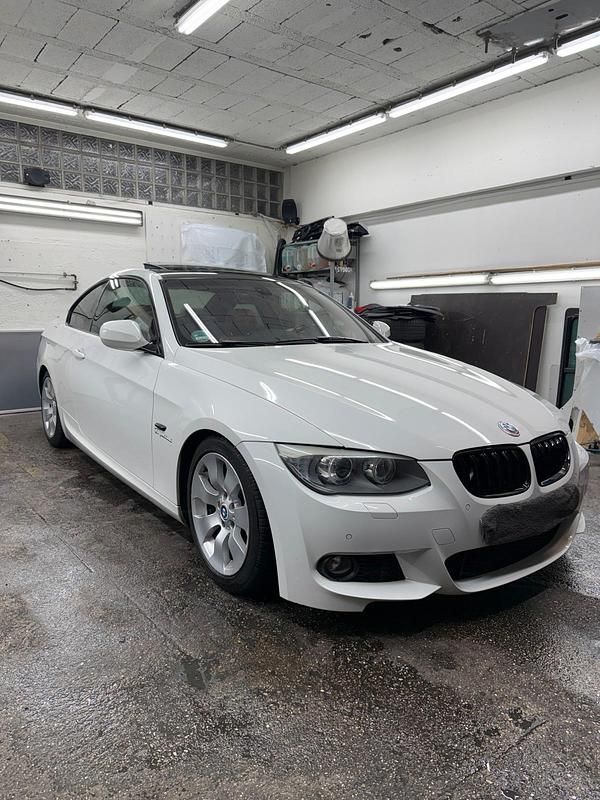Weiß Gebraucht 2010 BMW 325 Performance Coupé | 15.450 € - Bild 1/4