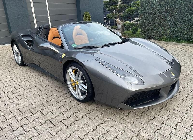 Gebraucht Ferrari 488 670 PS (492 kW) 2016 Grau Cabrio