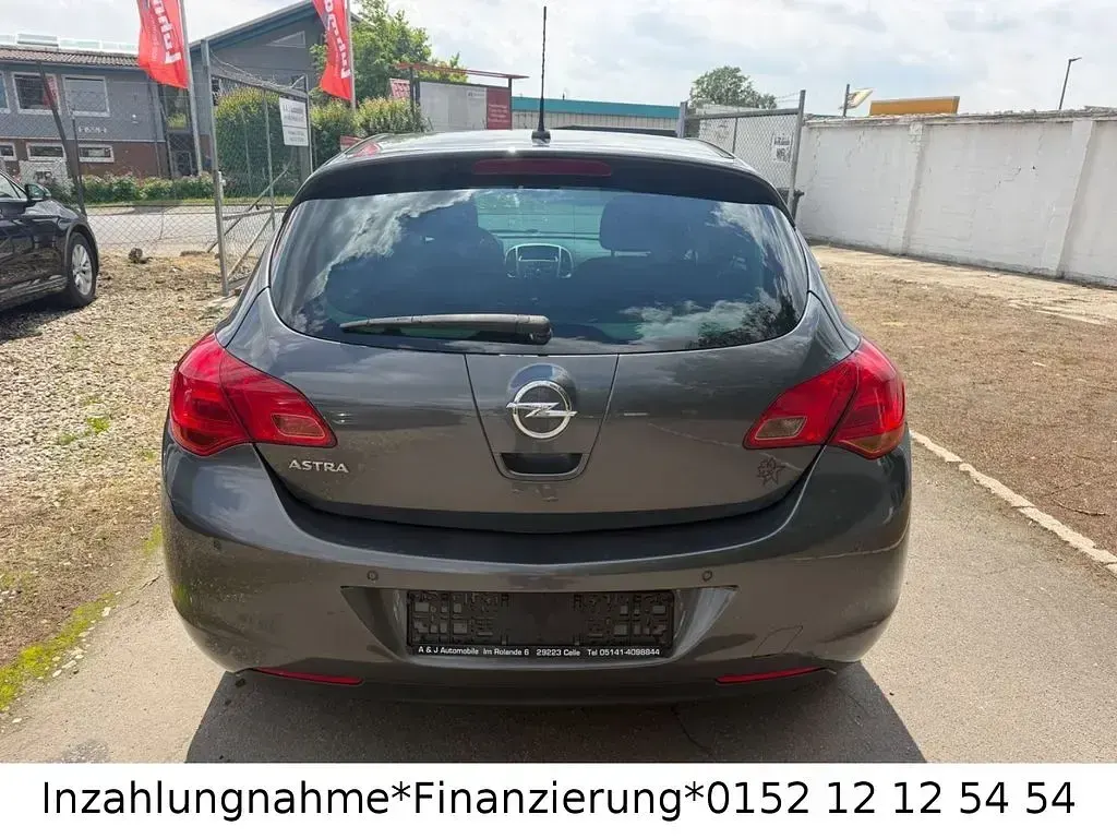 Gebraucht Opel Astra Design Edition 116 PS (85 kW) 2011 Grau Limousine