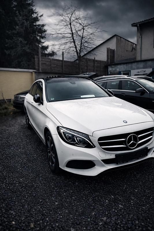 Gebraucht Mercedes C250 Night 204 PS (150 kW) 2015 Weiß Kombi