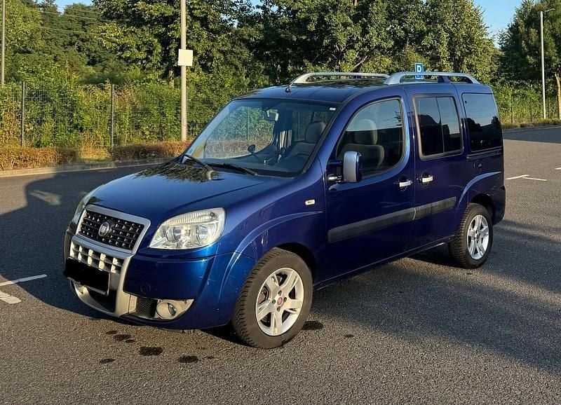 Blau Gebraucht 2009 Fiat Doblò Van / Kleinbus | 3.999 € (Fairer Preis) - Bild 1/4
