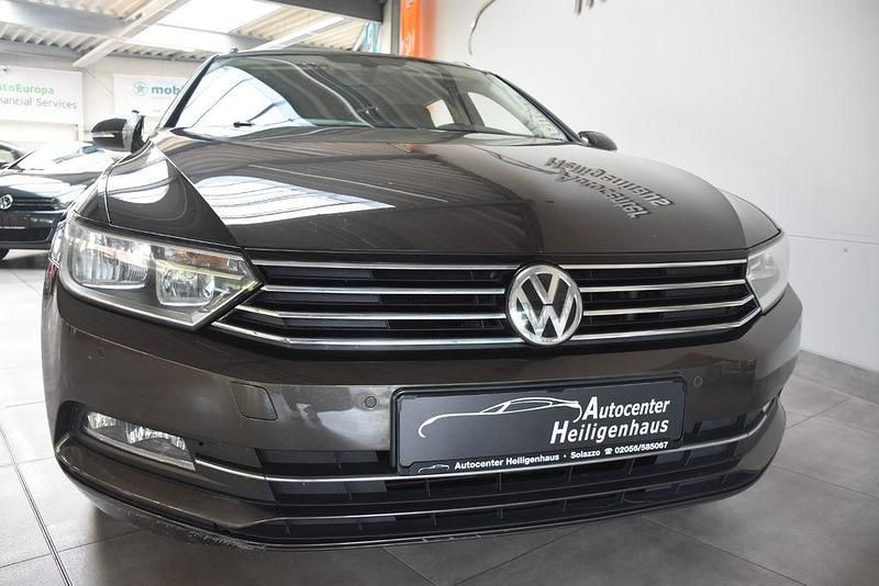 Schwarz Gebraucht 2015 VW Passat Comfortline Kombi | 8.580 € (Superpreis) - Bild 1/4
