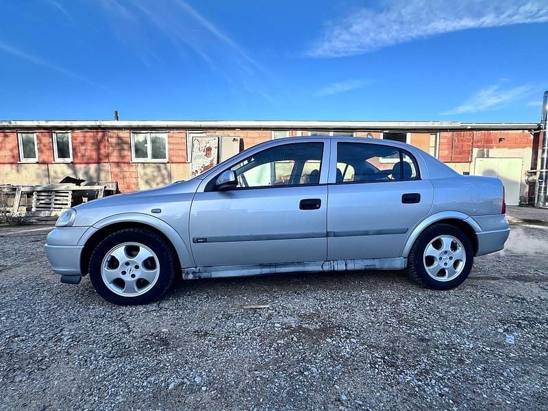 Second-hand Opel Astra 75 CP (55 kW) 1999 Argintiu Berlinǎ