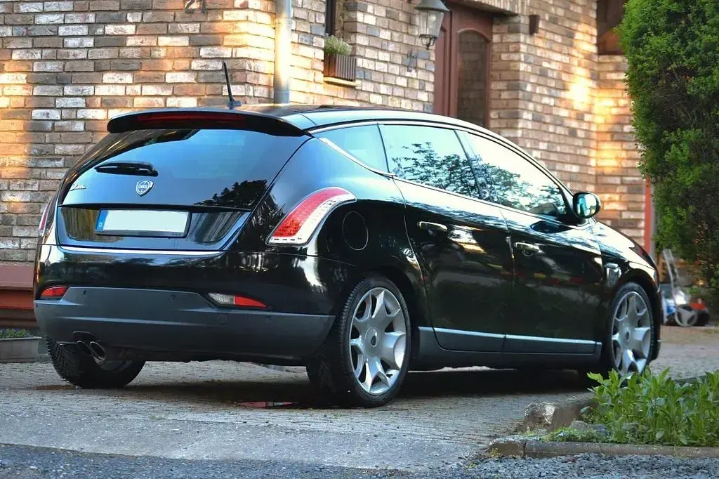 Second-hand Lancia Delta 200 CP (147 kW) 2009 Negru Hatchback