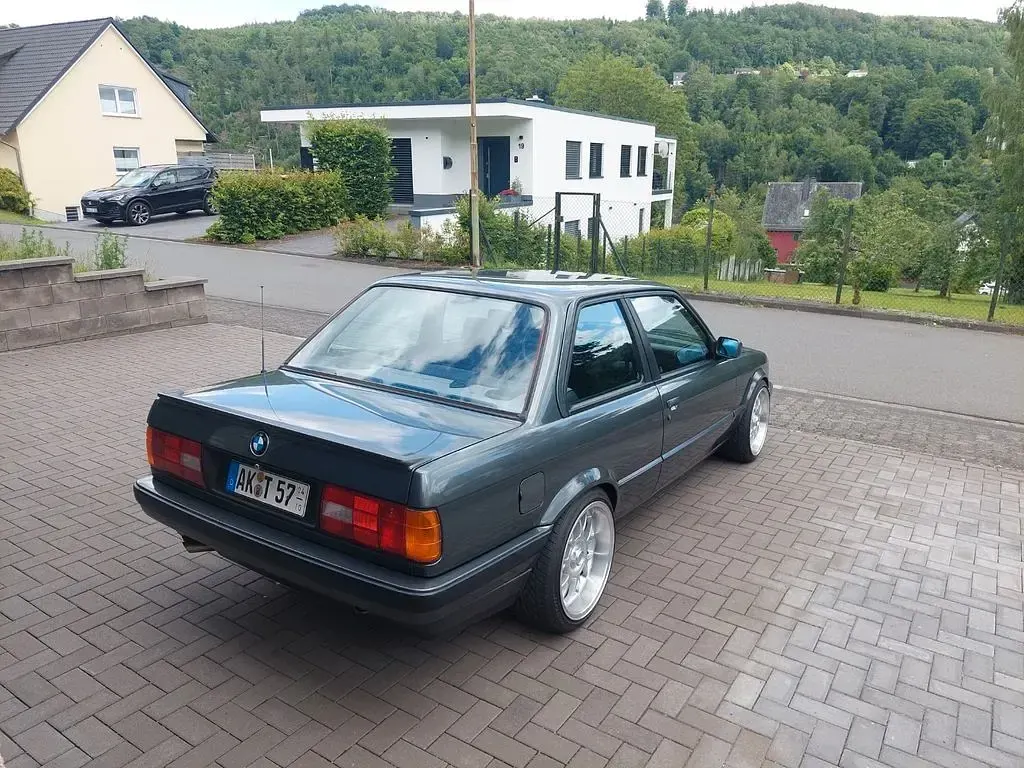 Gebraucht BMW 325 Performance 192 PS (141 kW) 1990 Grau Limousine