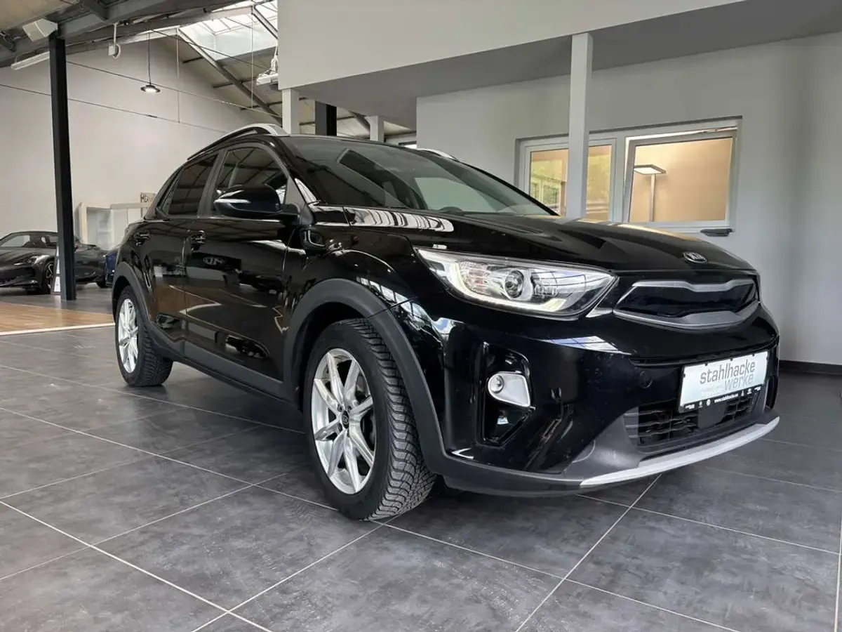 Gebraucht Kia Stonic Platinum Edition 120 PS (88 kW) 2017 Aurora black SUV