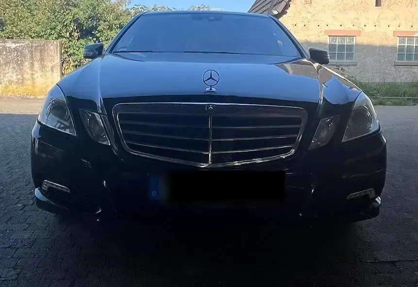 Gebraucht Mercedes E300 204 PS (150 kW) 2010 Blau Limousine