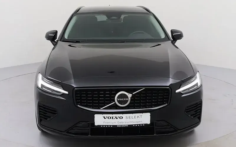 Gebraucht Volvo V60 Plus 336 PS (247 kW) 2024 Schwarz Kombi