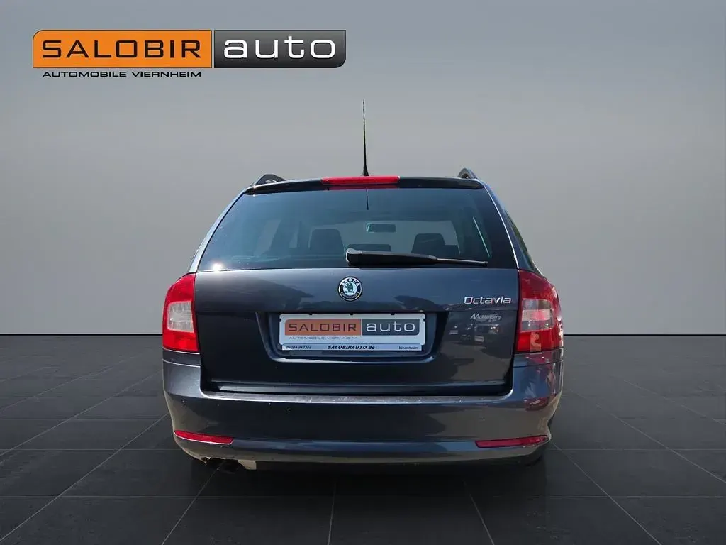 Gebraucht Skoda Octavia Ambiente 160 PS (117 kW) 2010 Grau Kombi