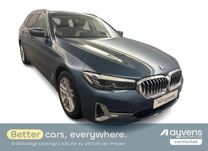 Blau Gebraucht 2023 BMW 520 Sport Line Kombi | 31.480 € (Guter Preis) - Bild 1/4