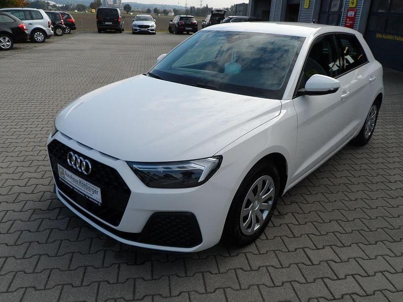 Weiß Gebraucht 2022 Audi A1 Sportback Ambiente Kleinwagen | 17.600 € (Guter Preis) - Bild 1/4