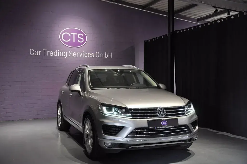 Gebraucht VW Touareg 262 PS (192 kW) 2015 Tungsten silver SUV