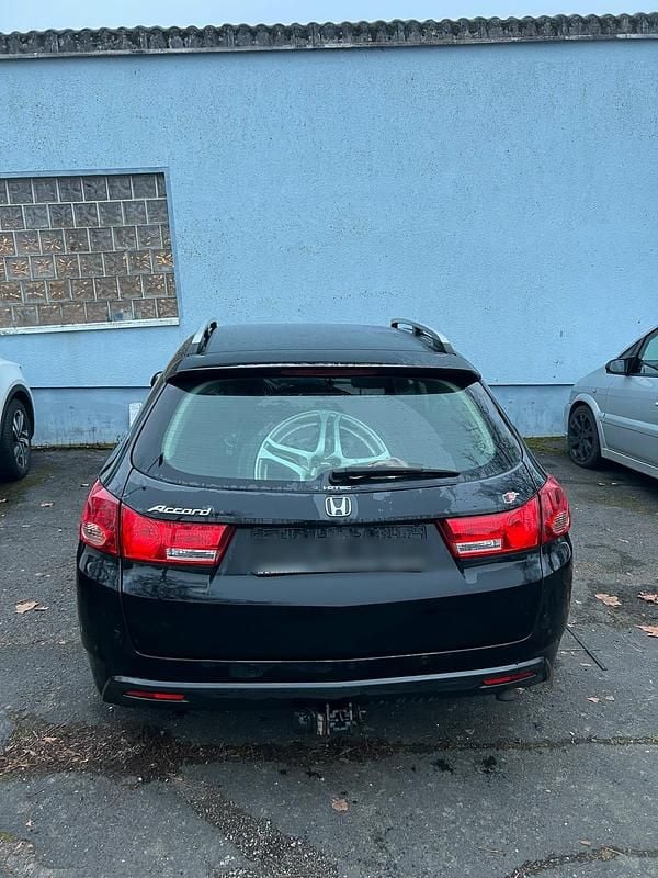 Schwarz Gebraucht 2011 Honda Accord Kombi | 3.800 € (Fairer Preis) - Bild 1/4