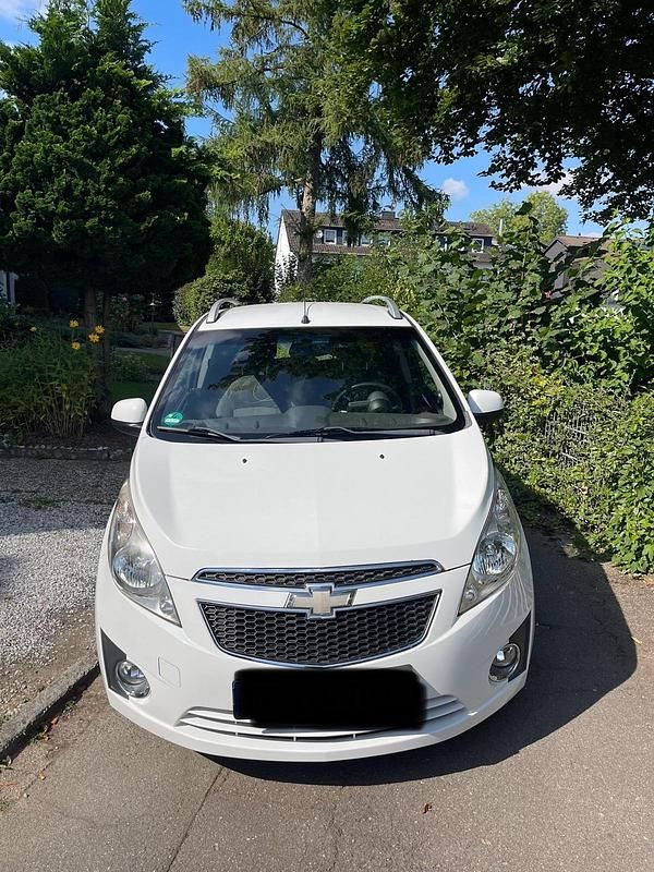 Weiß Gebraucht 2011 Chevrolet Spark LS Kleinwagen | 1.800 € (Guter Preis) - Bild 1/4