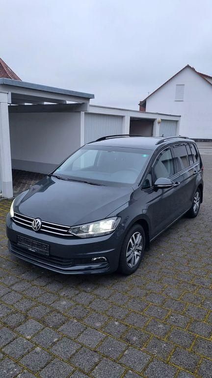 Grau Gebraucht 2018 VW Touran Comfortline Van / Kleinbus | 19.100 € (Guter Preis) - Bild 1/4