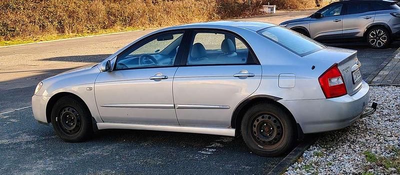 Gebraucht Kia Cerato EX 143 PS (105 kW) 2006 Grau Limousine