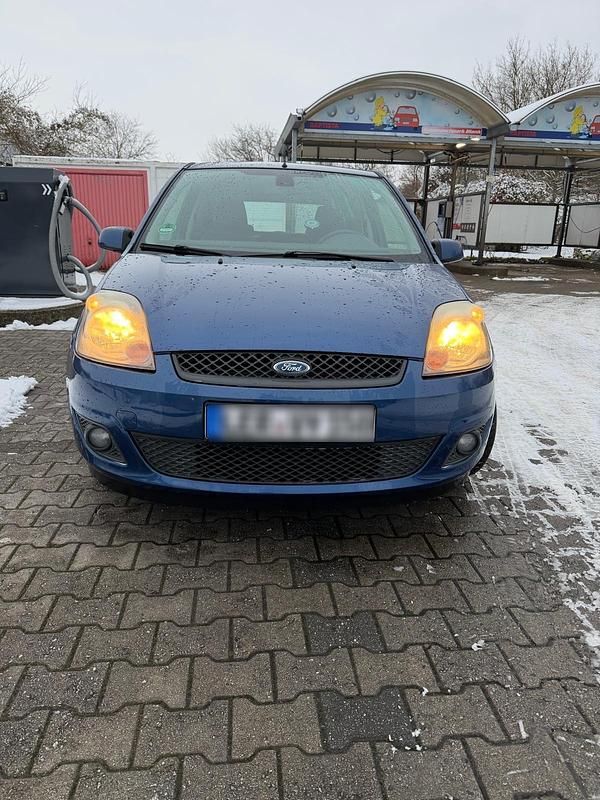 Gebraucht Ford Fiesta 80 PS (58 kW) 2008 Blau Kleinwagen
