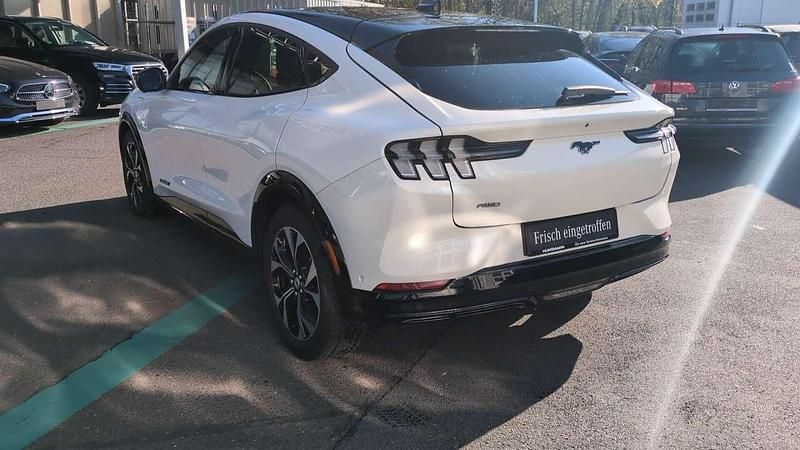 Gebraucht Ford Mustang Mach-E Extended Range 258 kW (351 PS) 2022 Weiß starweiß metallic SUV