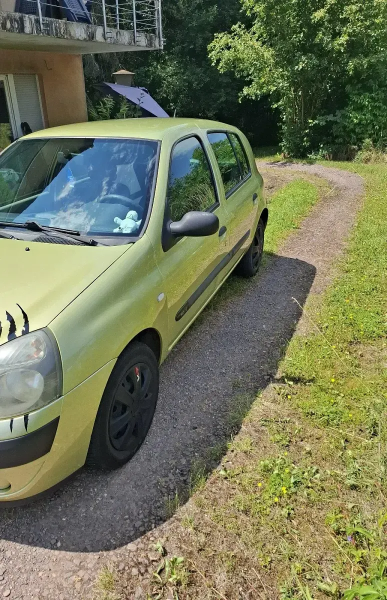 Gebraucht Renault Clio 75 PS (55 kW) 2004 Grün Kleinwagen