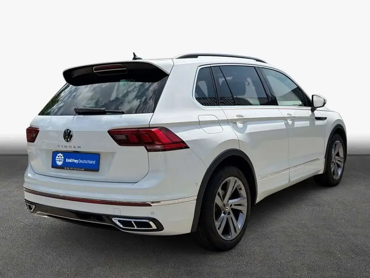 Gebraucht VW Tiguan R-line 150 PS (110 kW) 2023 Weiß SUV