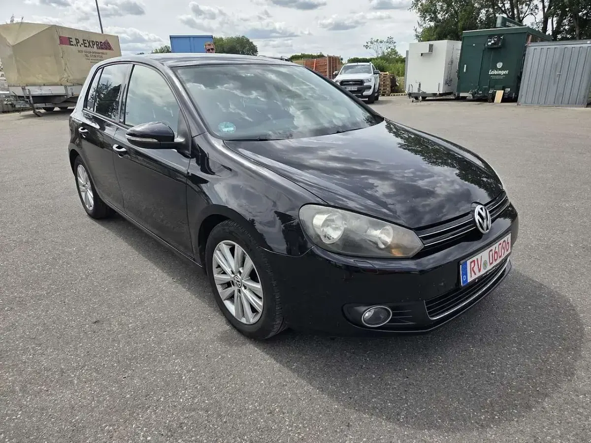 Gebraucht VW Golf VI Style 105 PS (77 kW) 2011 Deep black perleffekt Kleinwagen