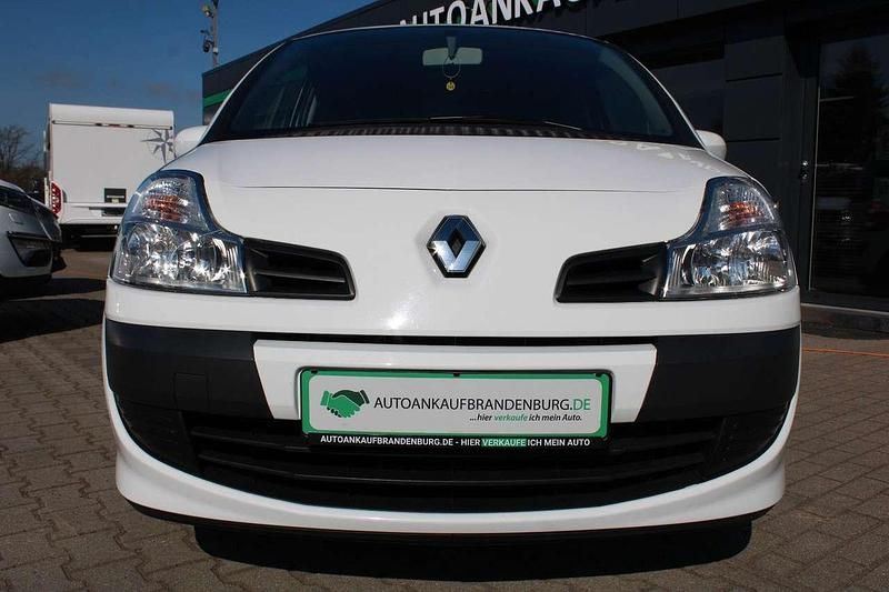 Usado Renault Modus 75 CV (55 kW) 2011 Blanco Monovolumen