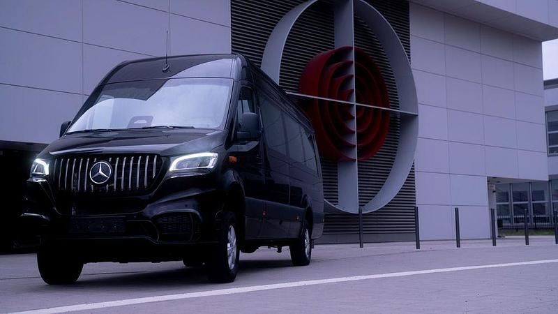 Gebraucht Mercedes Sprinter 190 PS (139 kW) 2025 Schwarz Van