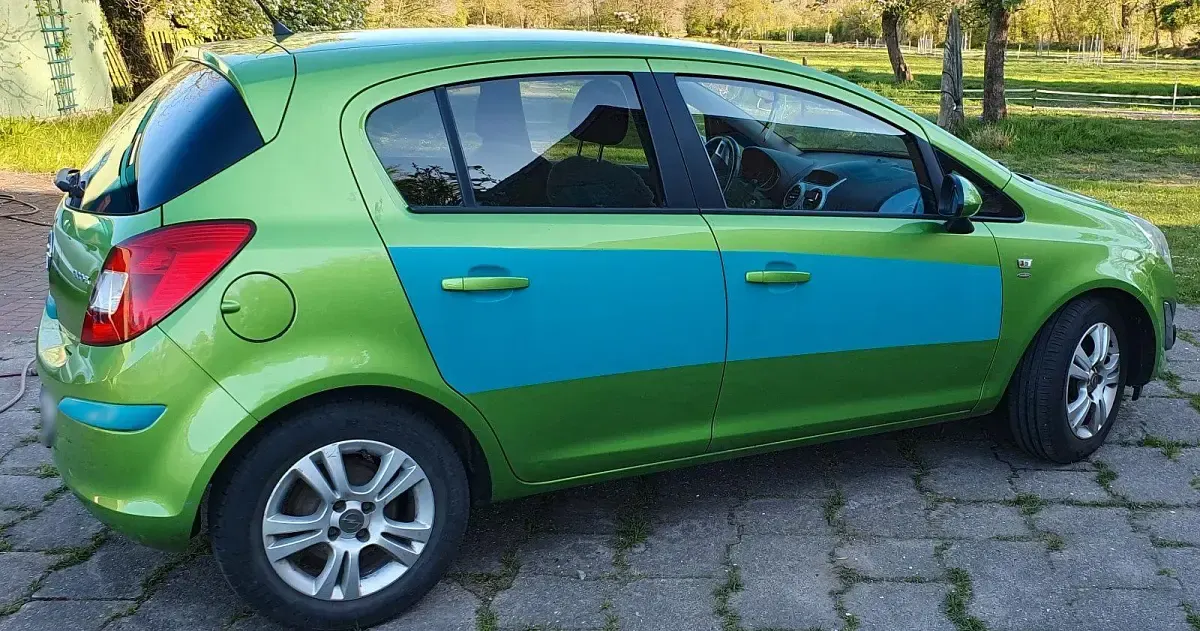 Używany Opel Corsa Satellite 95 KM (69 kW) 2011 Zielony Hatchback