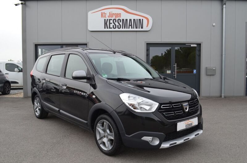 Schwarz Gebraucht 2020 Dacia Lodgy Stepway Van / Kleinbus | 9.999 € (Guter Preis) - Bild 1/4