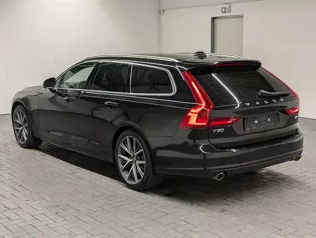 Second-hand Volvo V90 Momentum 254 CP (186 kW) 2020 Negru Break