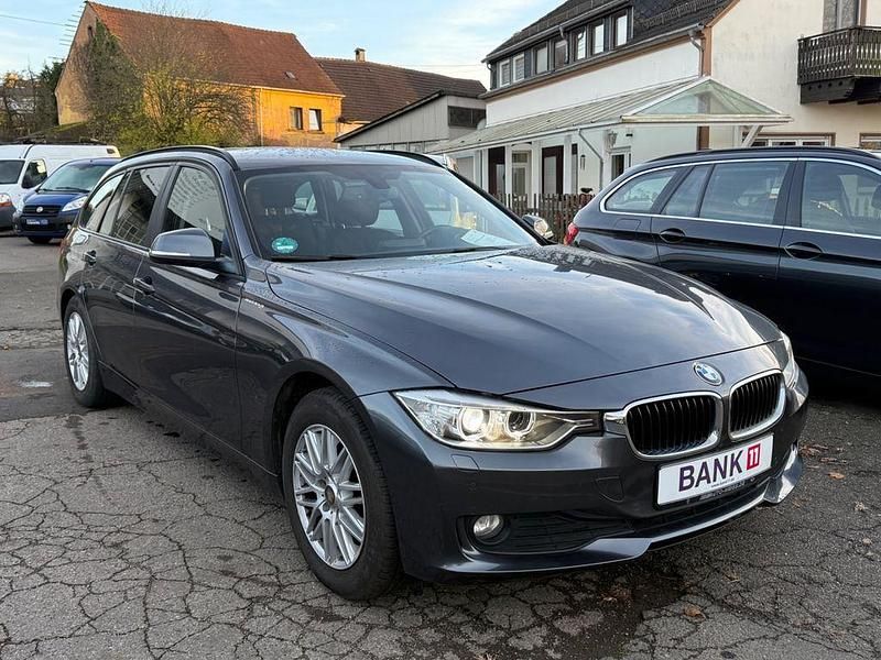 Grau Gebraucht 2012 BMW 318 Sport Line Kombi | 11.450 € (Teuer) - Bild 1/4