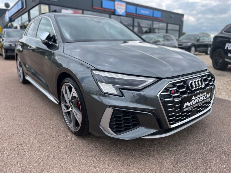 Grau Gebraucht 2023 Audi S3 Sportback Basis Kombi | 37.690 € (Fairer Preis) - Bild 1/4