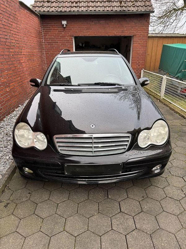 Gebraucht Mercedes C180 143 PS (105 kW) 2005 Schwarz Kombi