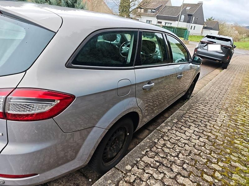 Gebraucht Ford Mondeo 140 PS (102 kW) 2010 Silber Kombi