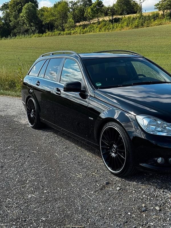 Schwarz Gebraucht 2012 Mercedes C220 Kombi | 8.890 € (Etwas zu teuer) - Bild 1/4