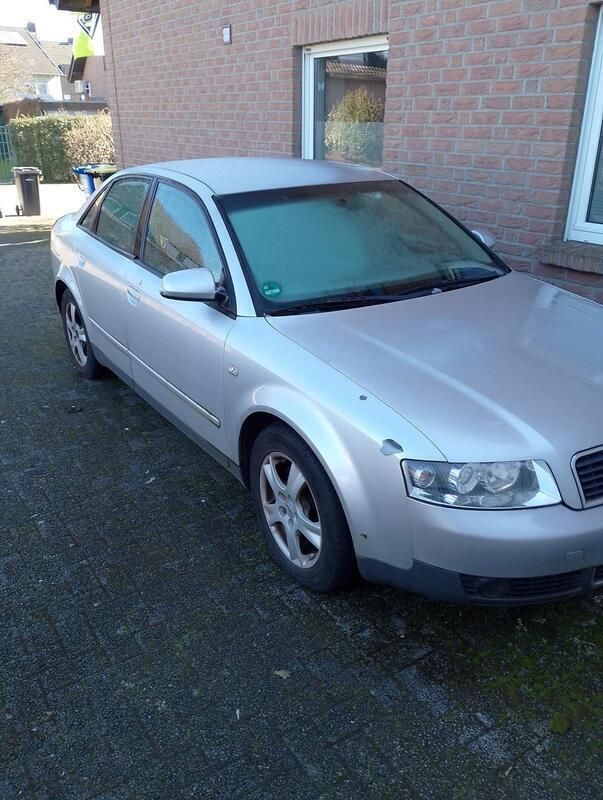 Silber Gebraucht 2002 Audi A4 Limousine | 950 € (Superpreis) - Bild 1/4