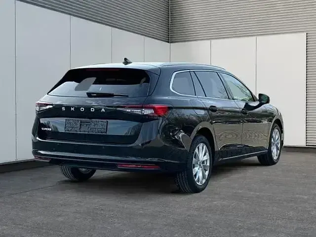 Gebraucht Skoda Superb Selection 150 PS (110 kW) 2026 Onyxschwarz metallic Kombi