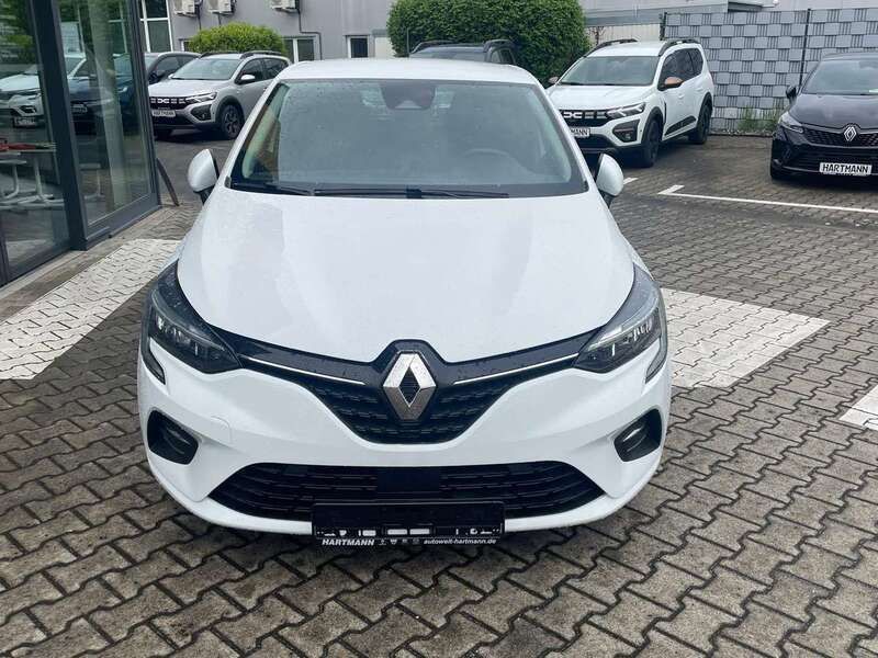 Arktisweiß (weiß) Gebraucht 2021 Renault Clio V Zen Limousine | 12.750 € (Guter Preis) - Bild 1/3