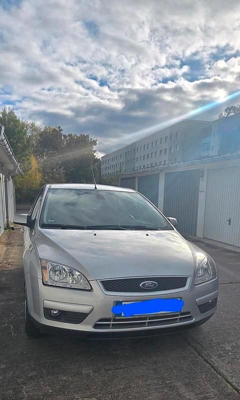 Silber Gebraucht 2007 Ford Focus Kleinwagen | 999 € - Bild 1/4