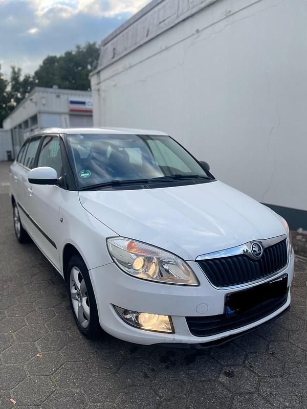 Weiß Gebraucht 2014 Skoda Fabia Kombi | 4.100 € (Etwas zu teuer) - Bild 1/4