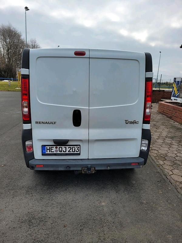 Gebraucht Renault Trafic 115 PS (84 kW) 2014 Weiß Van / Kleinbus