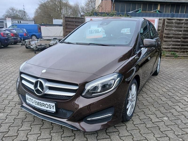 Gebraucht Mercedes B200 136 PS (100 kW) 2016 Braun Van / Kleinbus