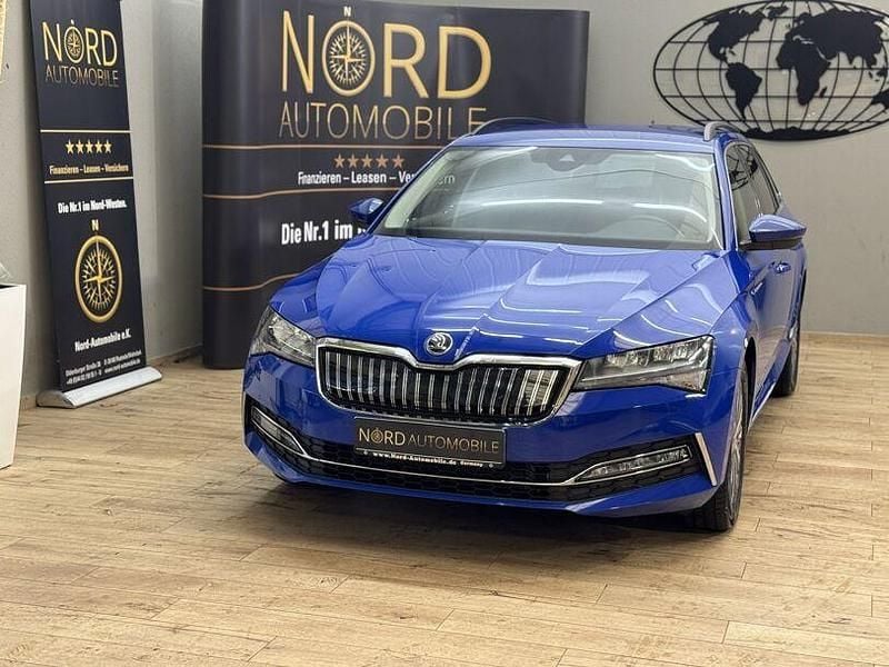 Blau Gebraucht 2022 Skoda Superb | 18.989 € (Superpreis) - Bild 1/3