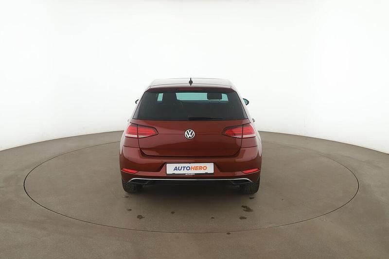 Gebraucht VW Golf VII IQ Drive 116 PS (85 kW) 2019 Rot Limousine