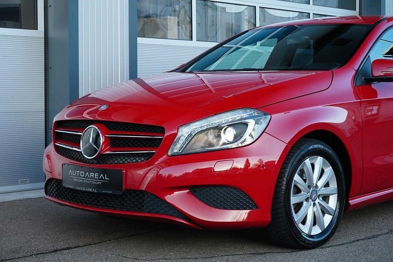 Gebraucht Mercedes A180 122 PS (89 kW) 2015 Rot Kleinwagen