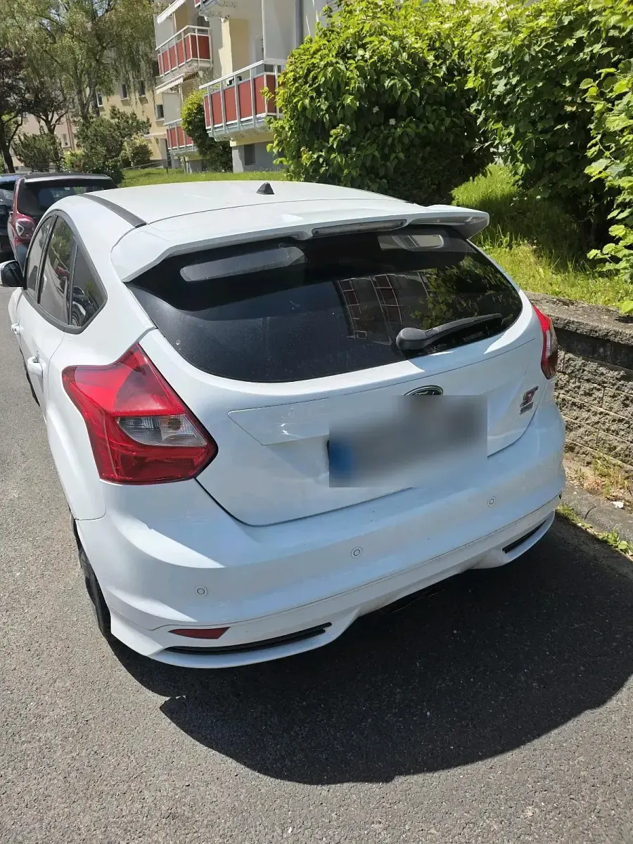 Gebraucht Ford Focus ST 250 PS (183 kW) 2014 Weiß Limousine