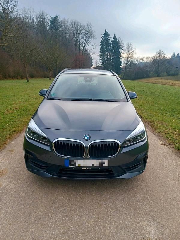Grau Gebraucht 2021 BMW 218 Advantage Kombi | 17.600 € (Guter Preis) - Bild 1/4